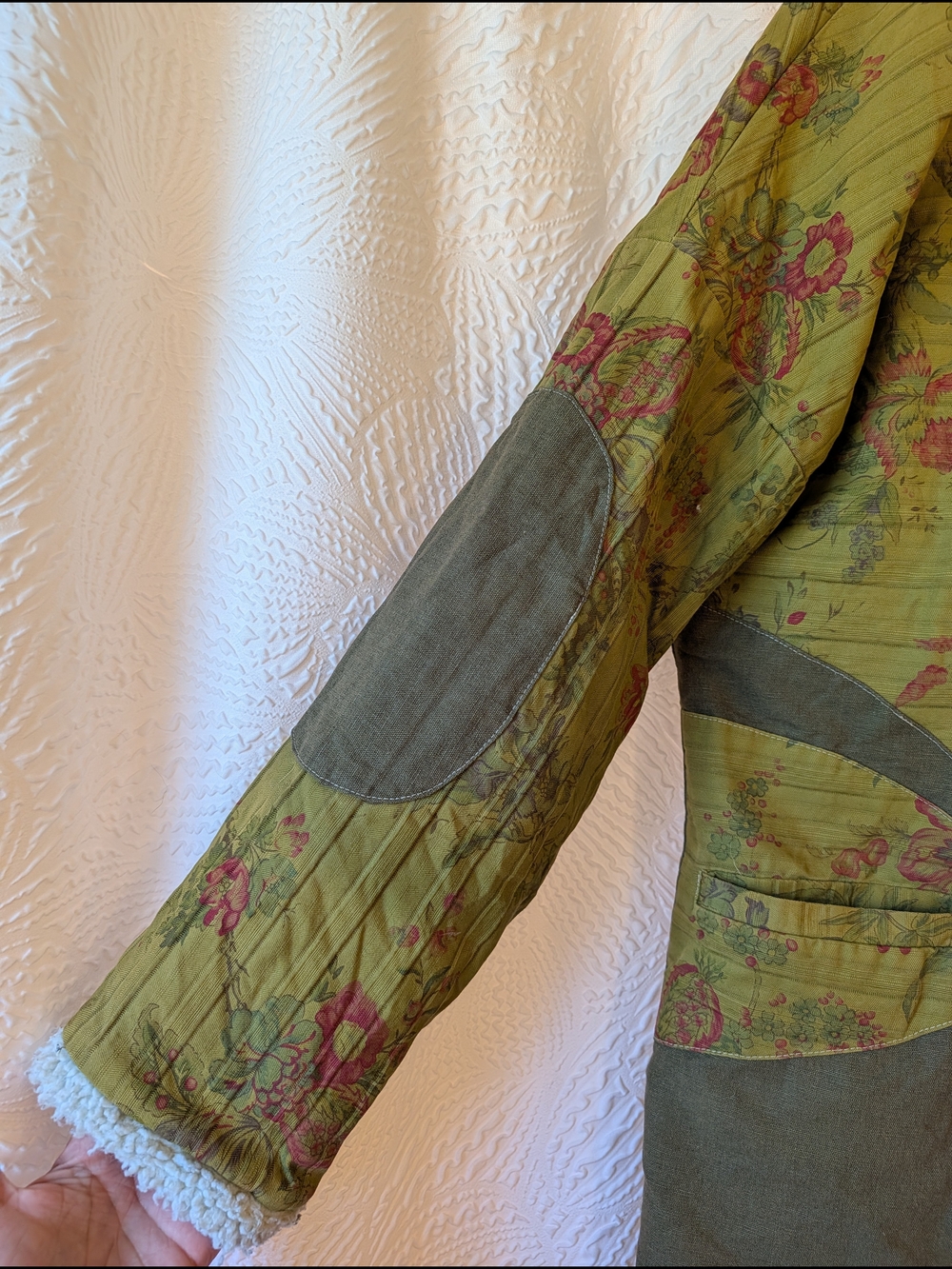 "Qtanztse" Floral Hooded Jacket in Olive Green - Picture 5 of 12
